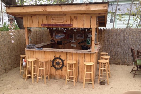 Beach bar mit sand im wohnzimmer